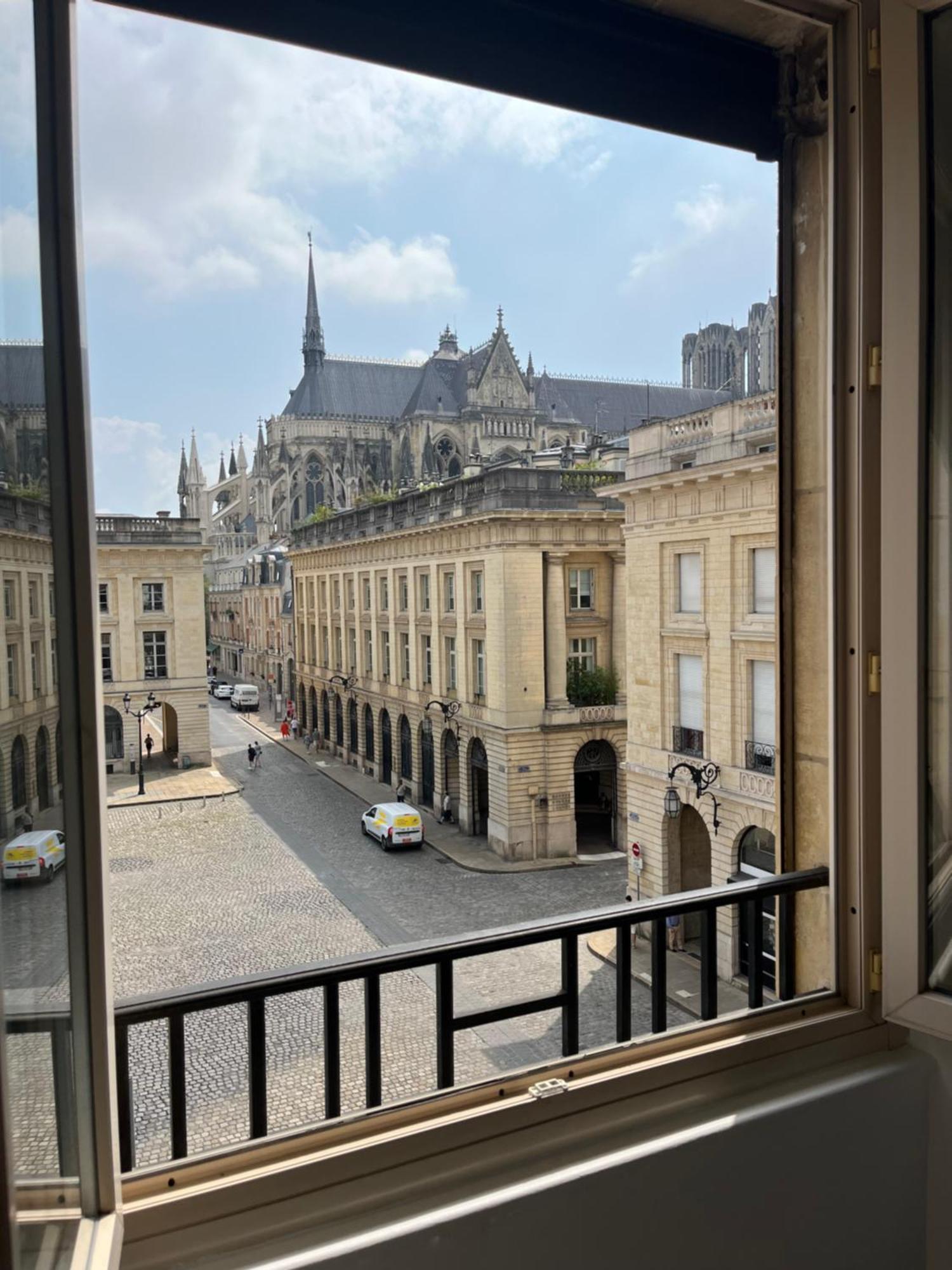 Royal Home, Hypercentre Reims Avec Vue Cathedrale ภายนอก รูปภาพ