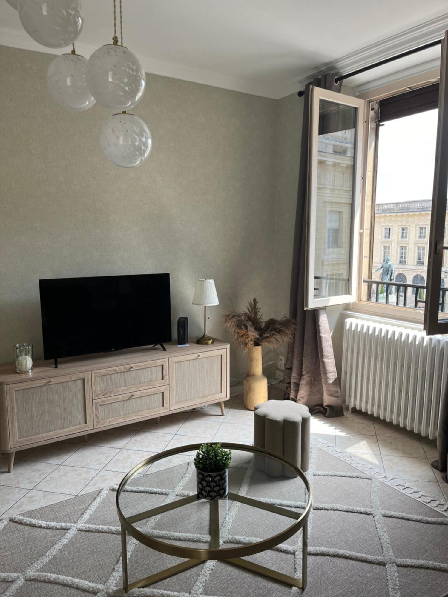 Royal Home, Hypercentre Reims Avec Vue Cathedrale ภายนอก รูปภาพ